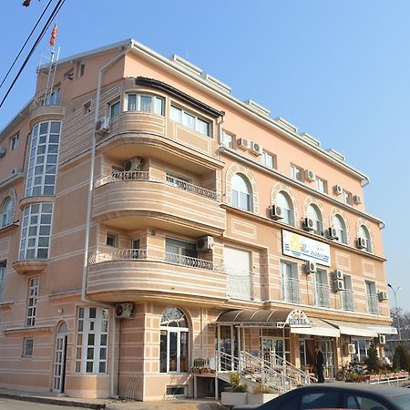 Vip Hotel Skopje - New Management Exterior foto